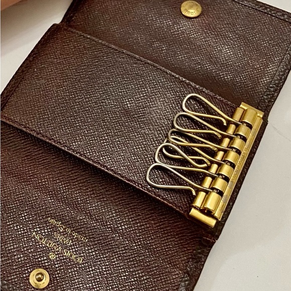 Louis Vuitton Brown Taiga Leather 6-Hooks Key Case - Picture 10 of 12